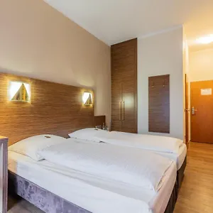 Sport- Und Tagungshotel De Poort Germania